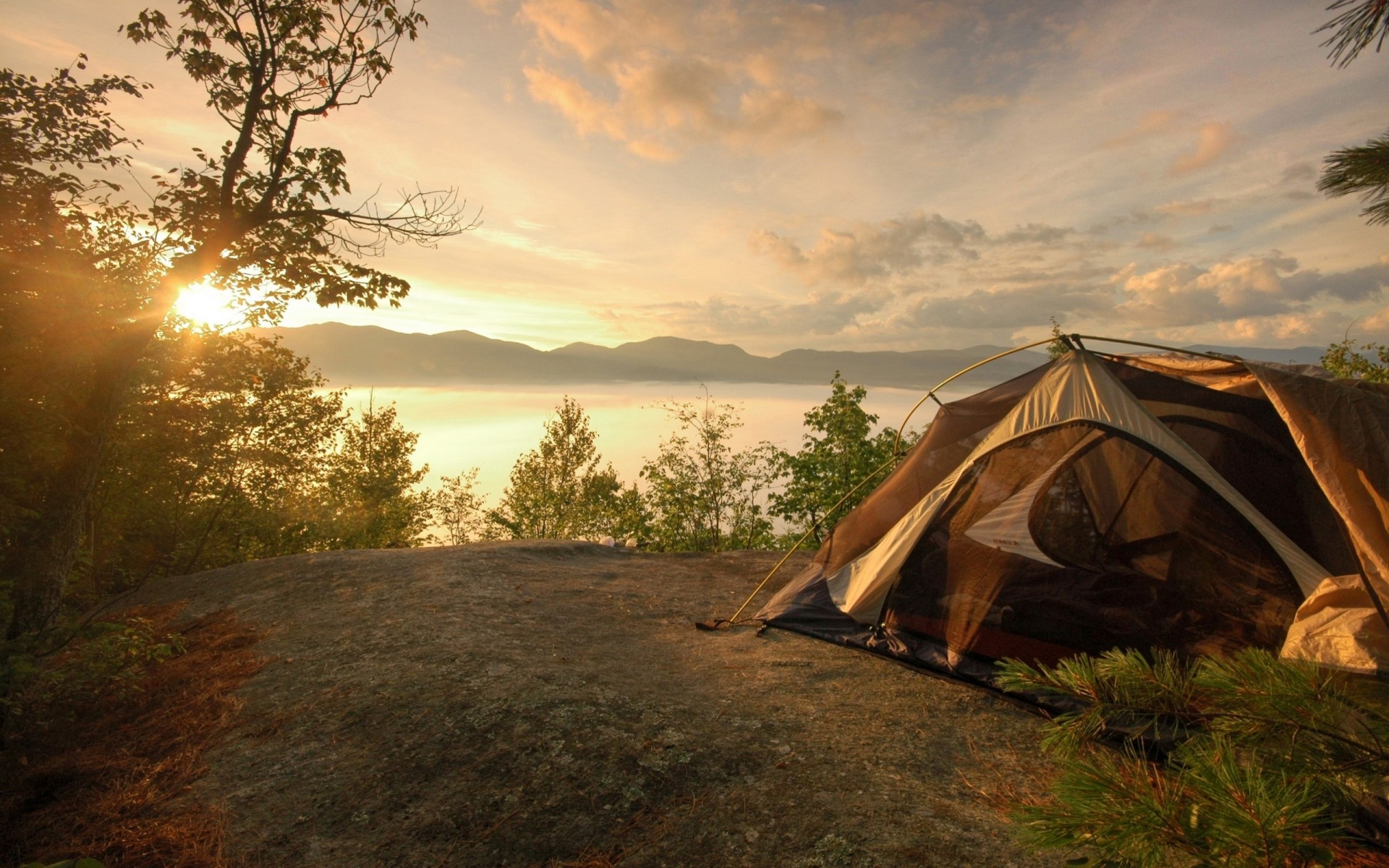 палатка романтика закат озеро берег небо