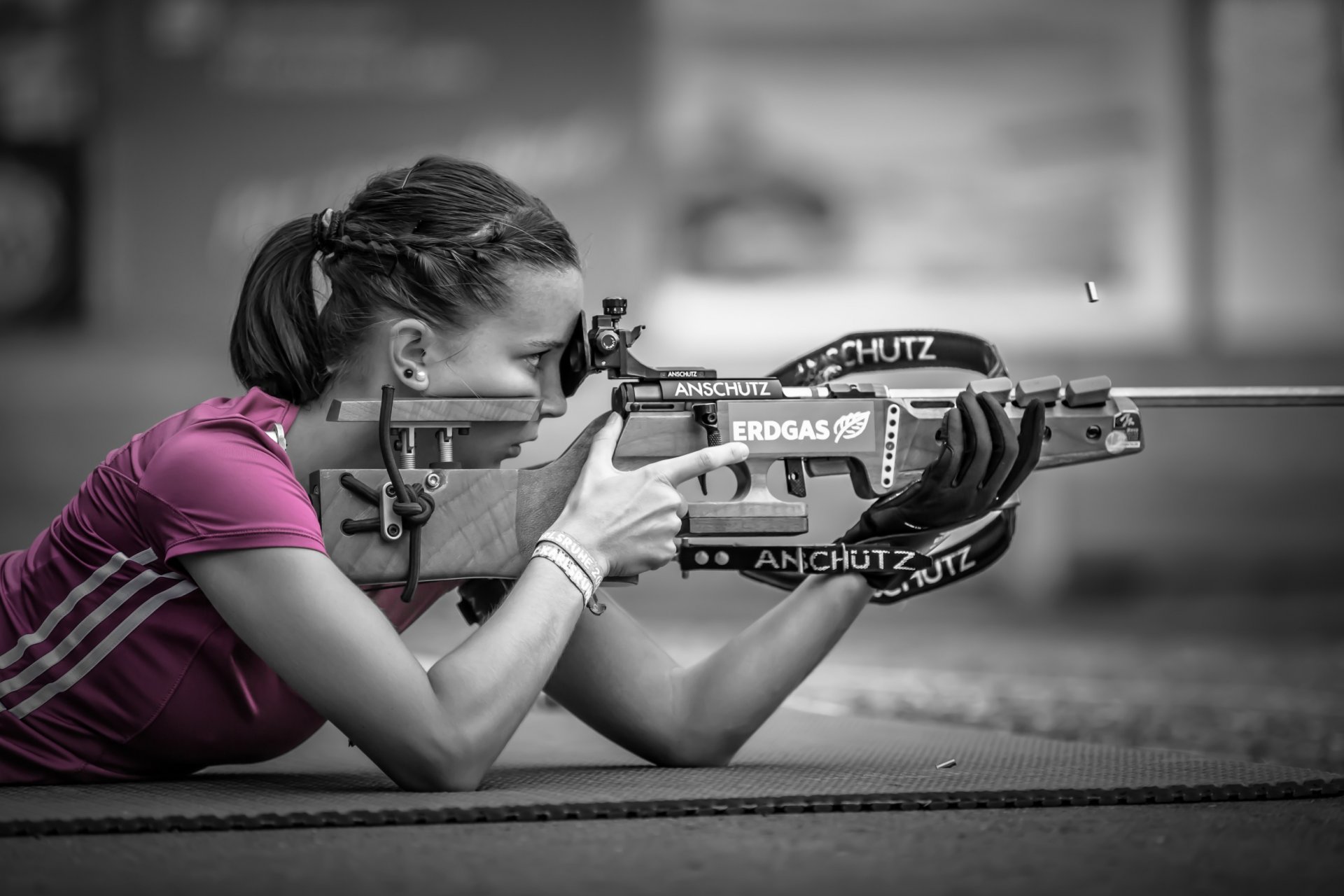 розовый снайпер стрельба девушка боке