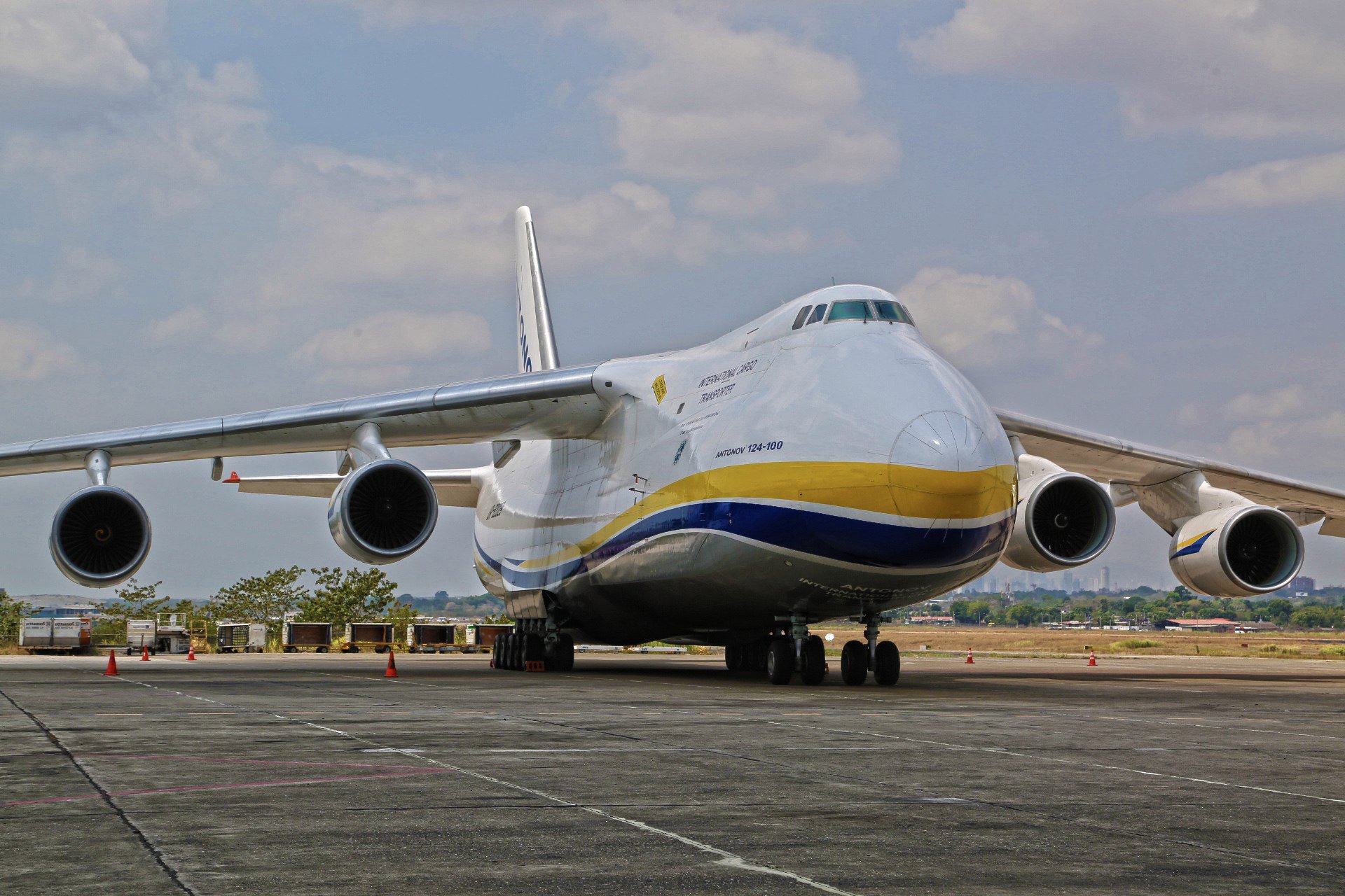 Какой ан. Антонов АН-124. Antonov an-124 Ruslan.