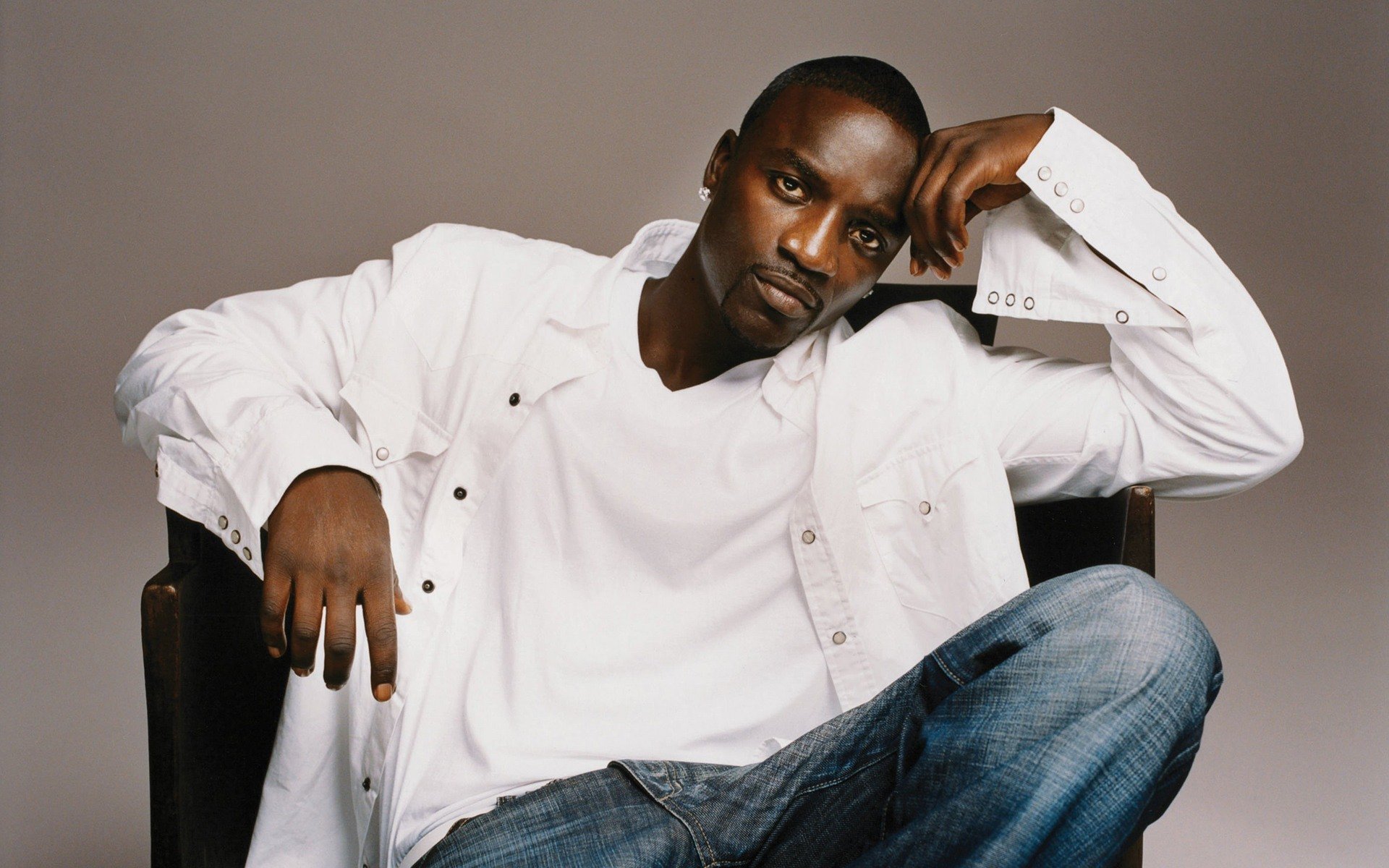 Akon - обои.