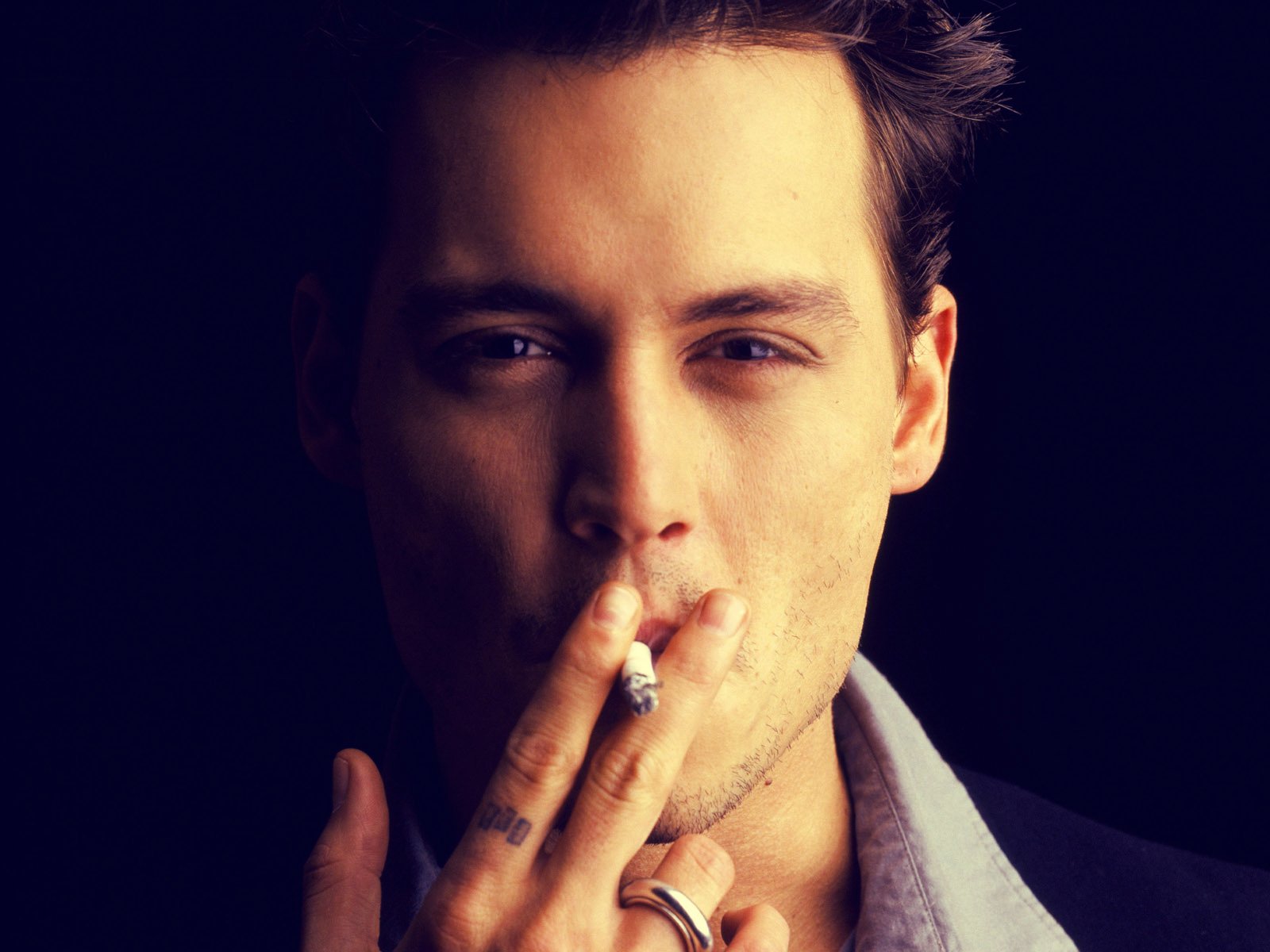 джонни депп депп актер америка американский сигареты глаза лицо кольцо тату...