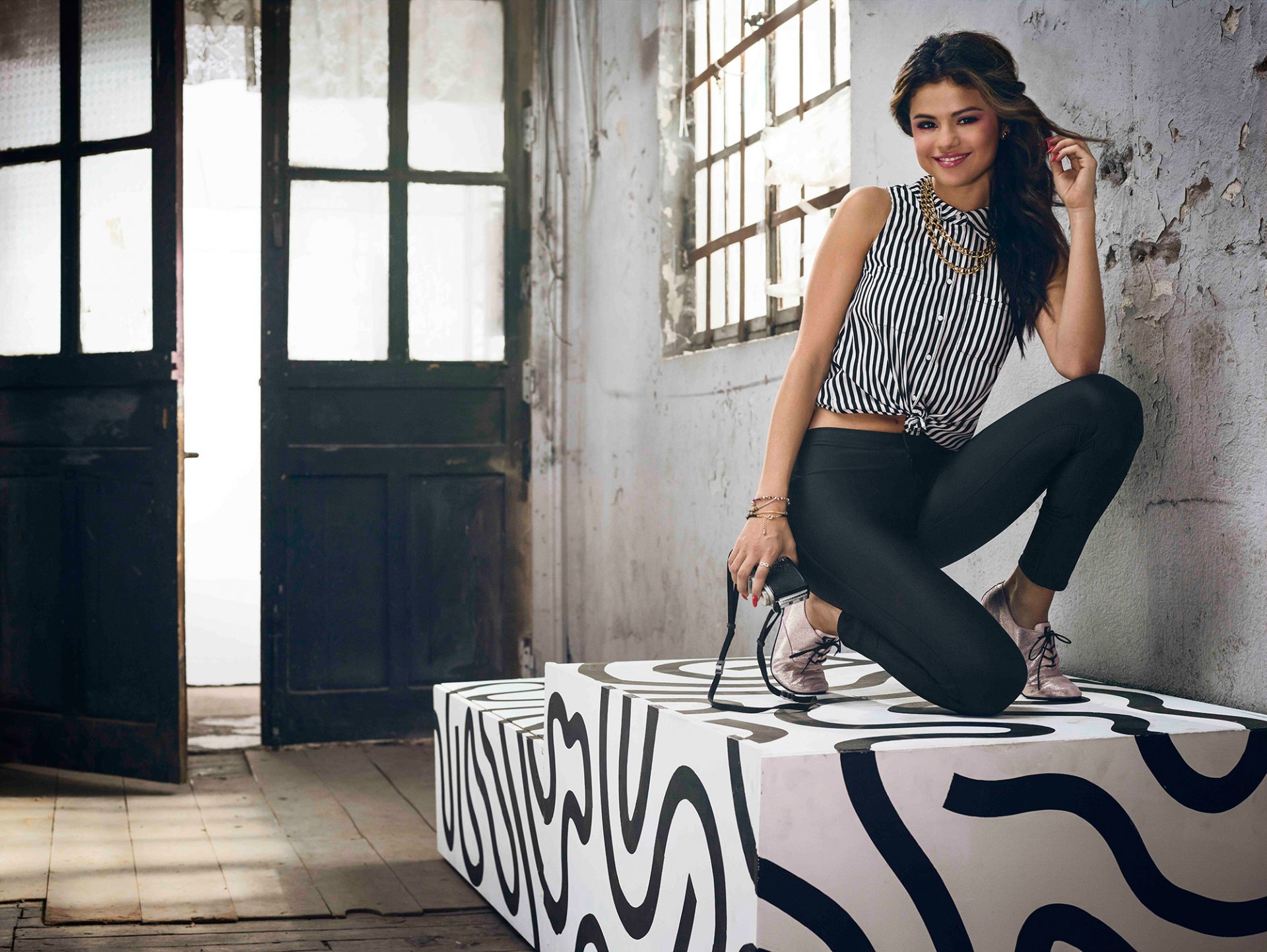 селена гомес фотосессия adidas нео