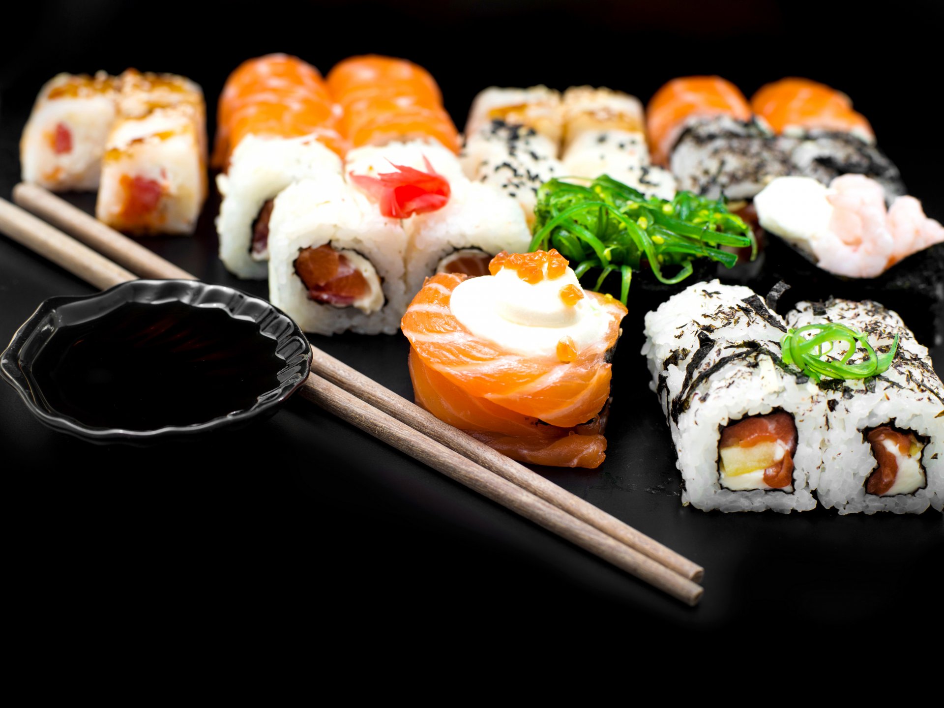 Обои для телефона суши роллс роллы морепродукты японская кухня