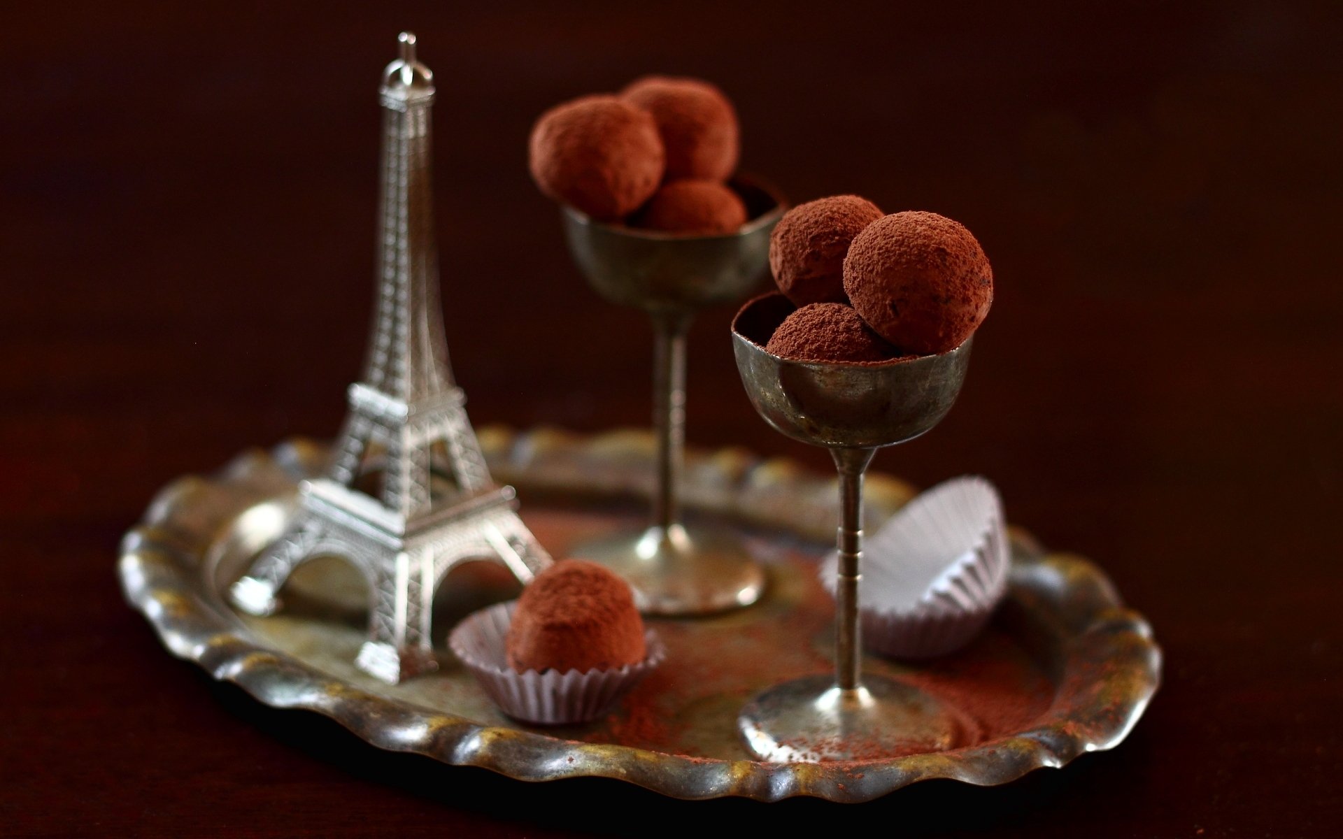 эйфелева башня франция конфеты трюфель шоколад чашки натюрморт какао трюфелей шоколада