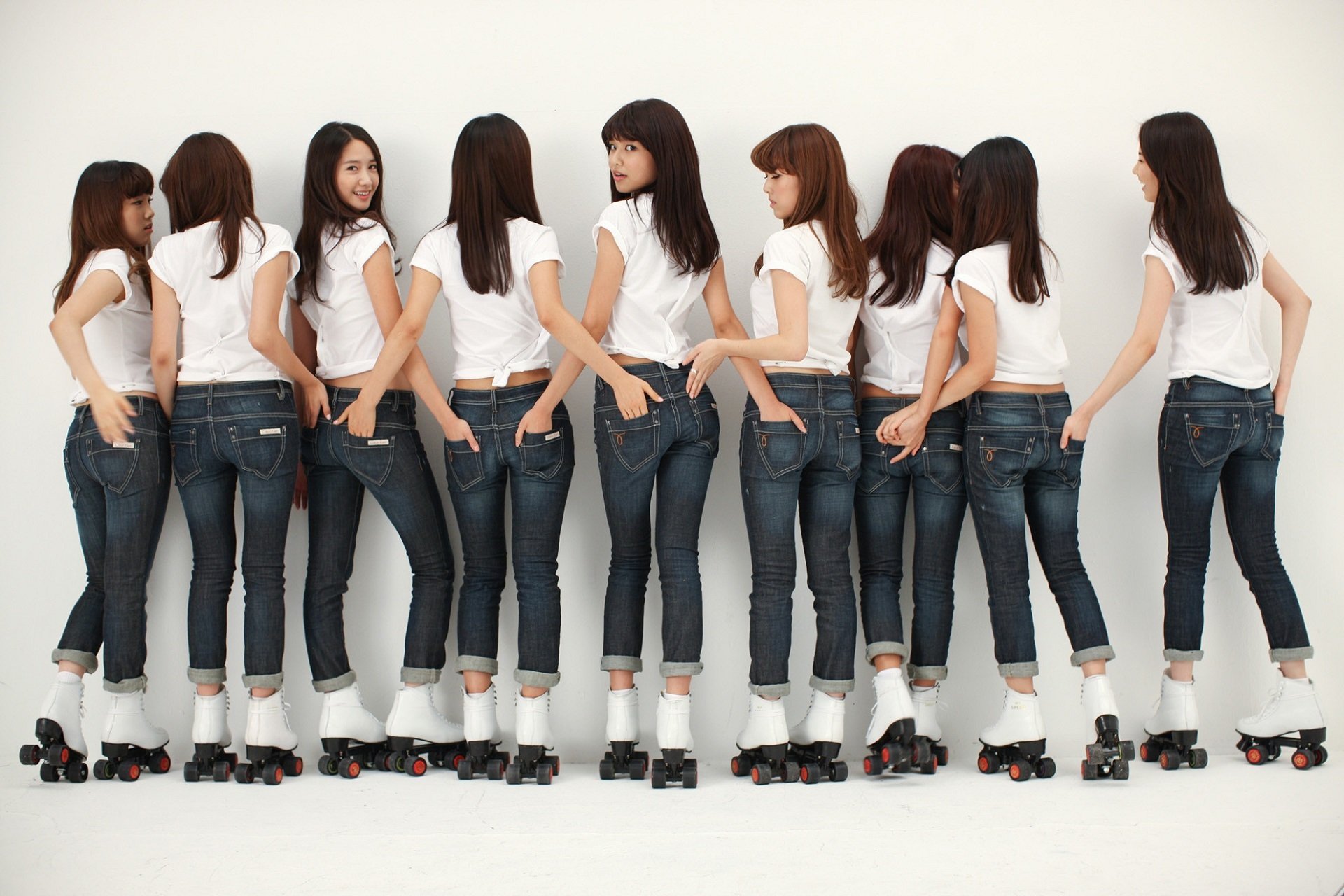 Японки в джинсах