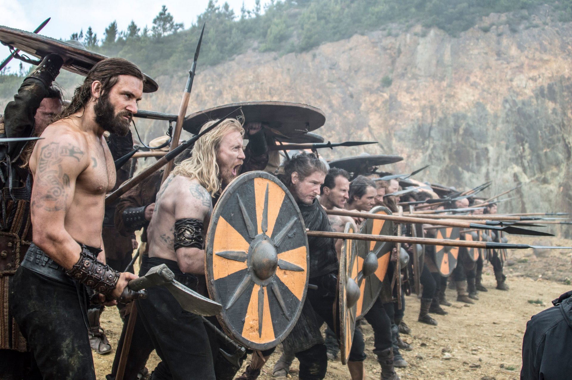 викинги сериал историческая драма клайв станден ролло воины щиты оружие напряжение