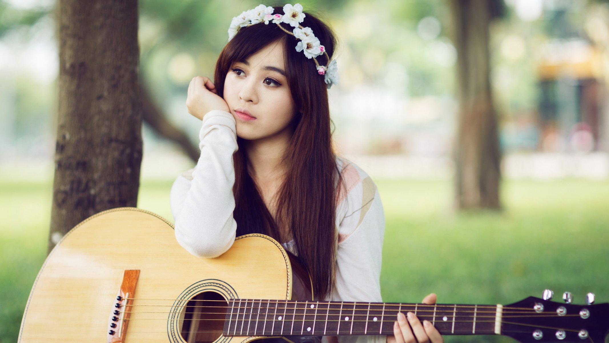 миленькая девушка с гитарой загрузить