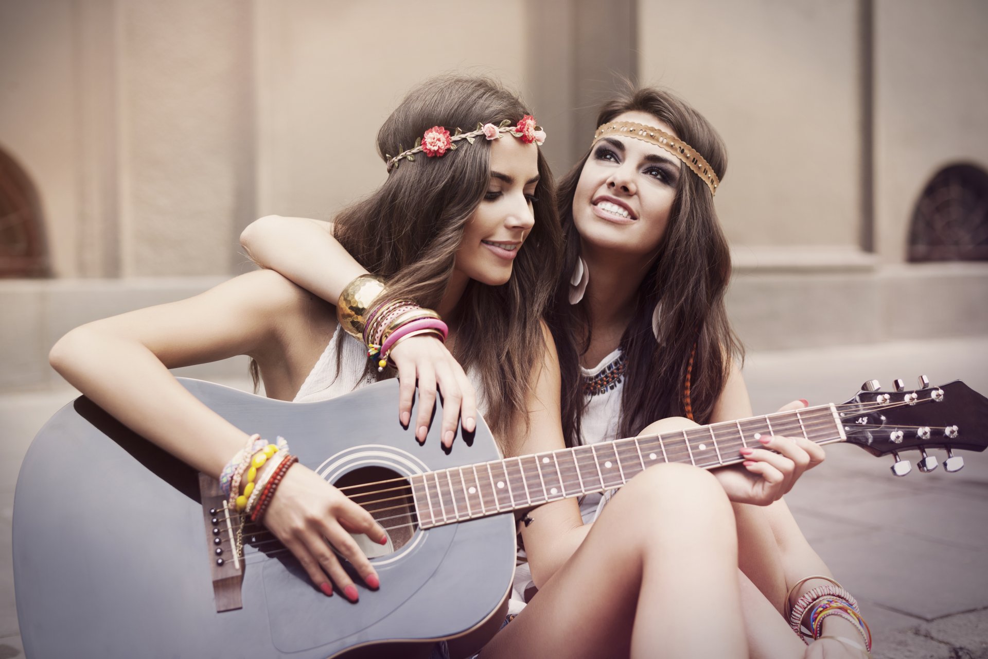 девушки подружки дружба улыбки гитара