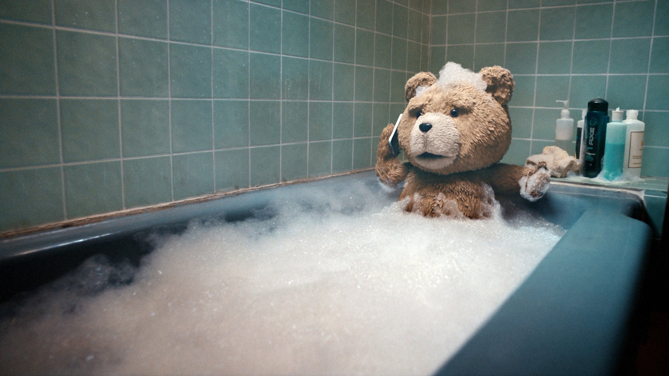 третий лишний тед медведь купается ванна