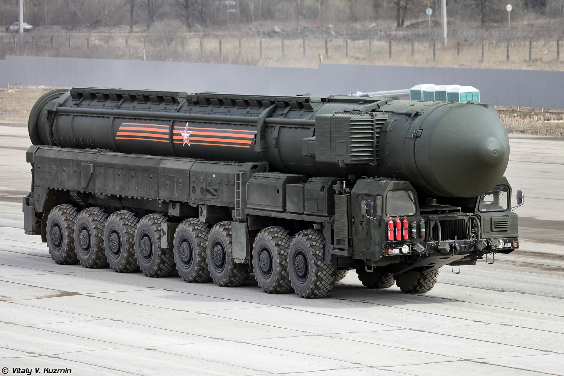рс-24 ярс ракета мбр бомба ядерное оружие алабино парад победы 9 мая вс рф ракетные войска стратегического назначения рвсн