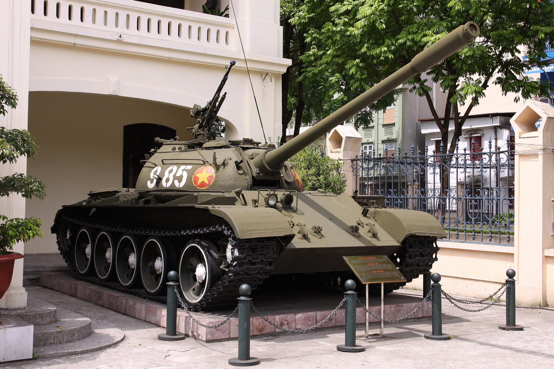 Обои с тегом:т-54б, советский, средний, танк, бронетехника.