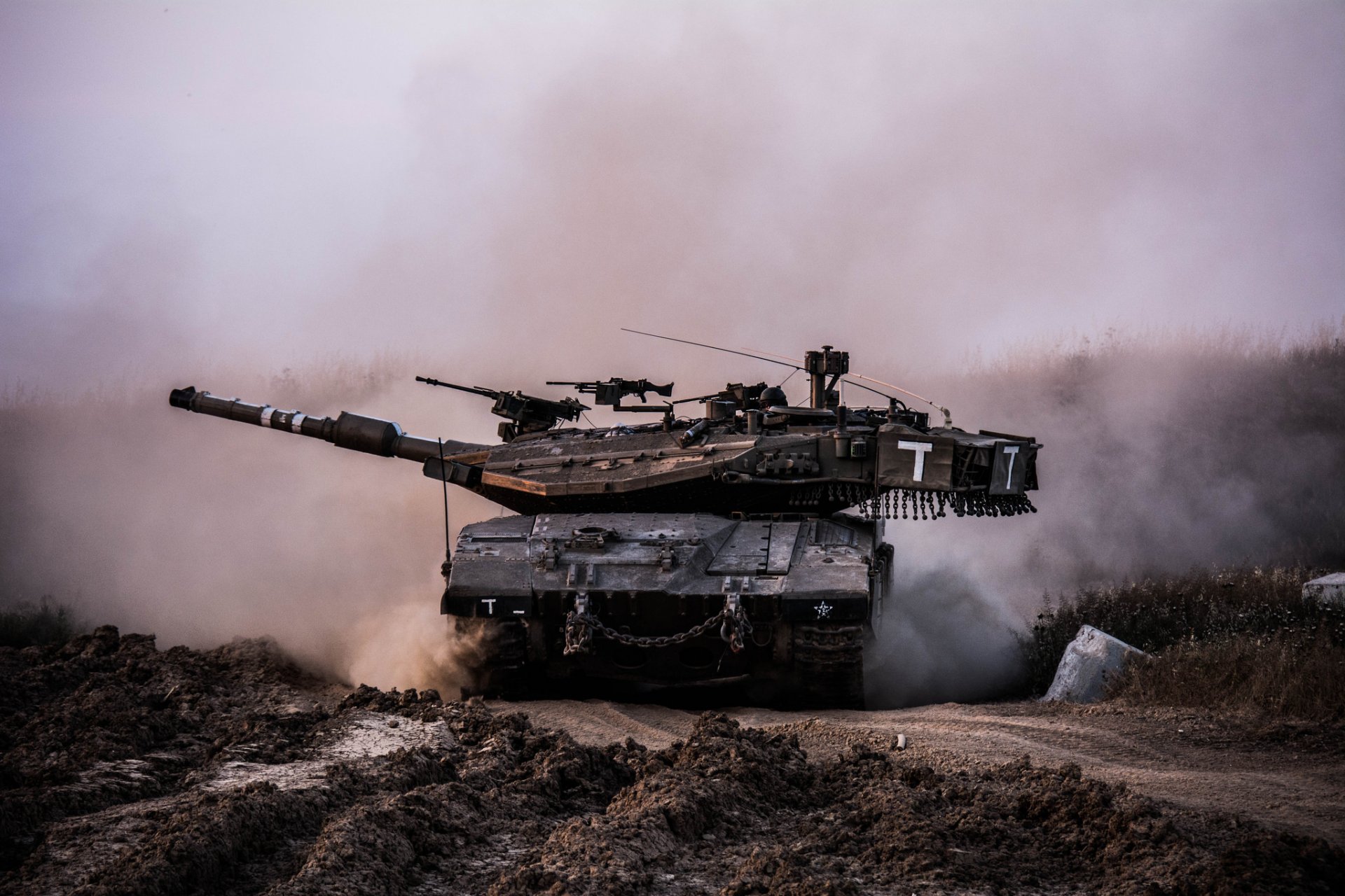 меркава основной боевой танк израиля пыль грязь