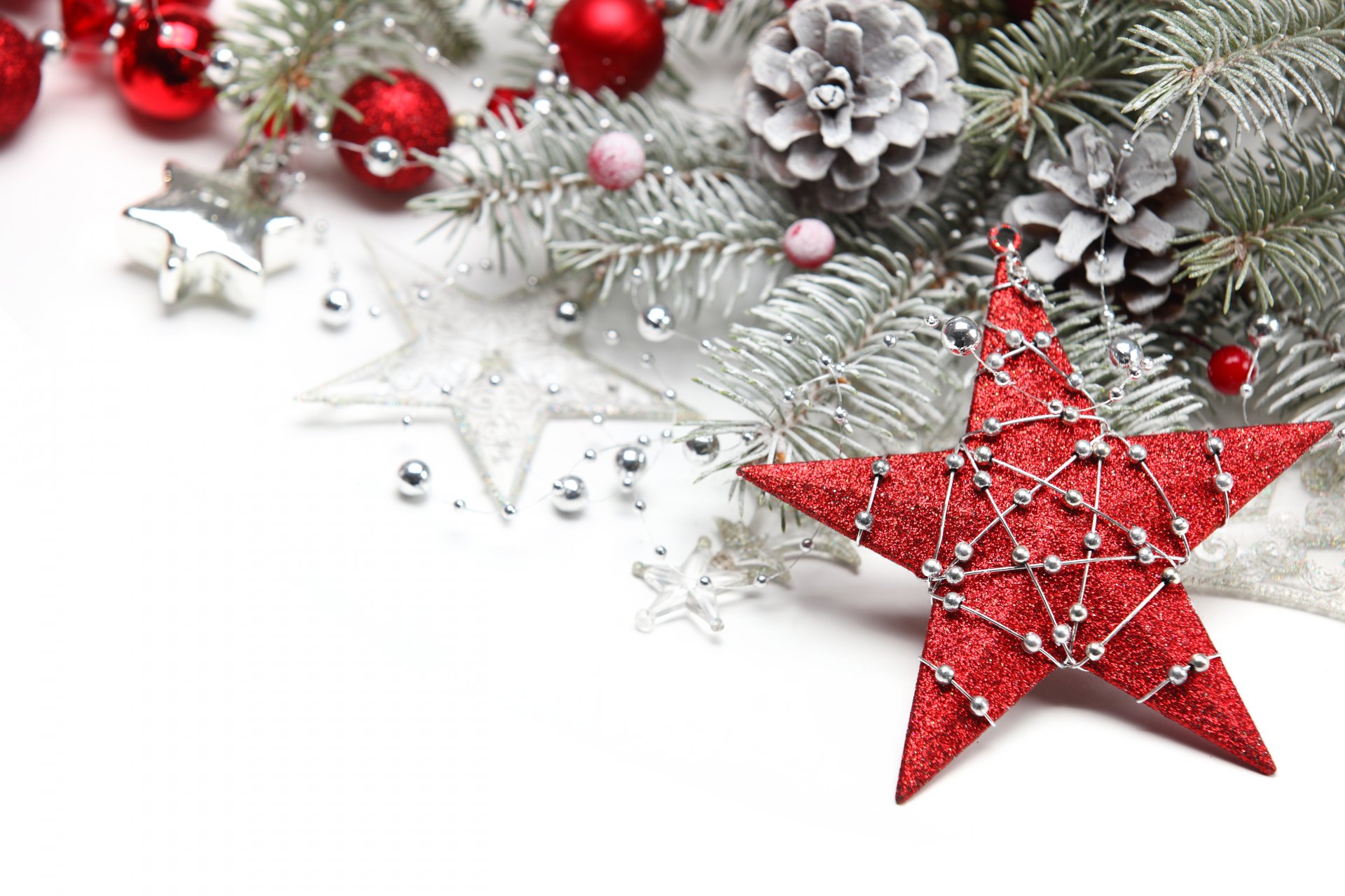 рождество новый год звезда красная украшение ель ветка елка игрушки серебристые