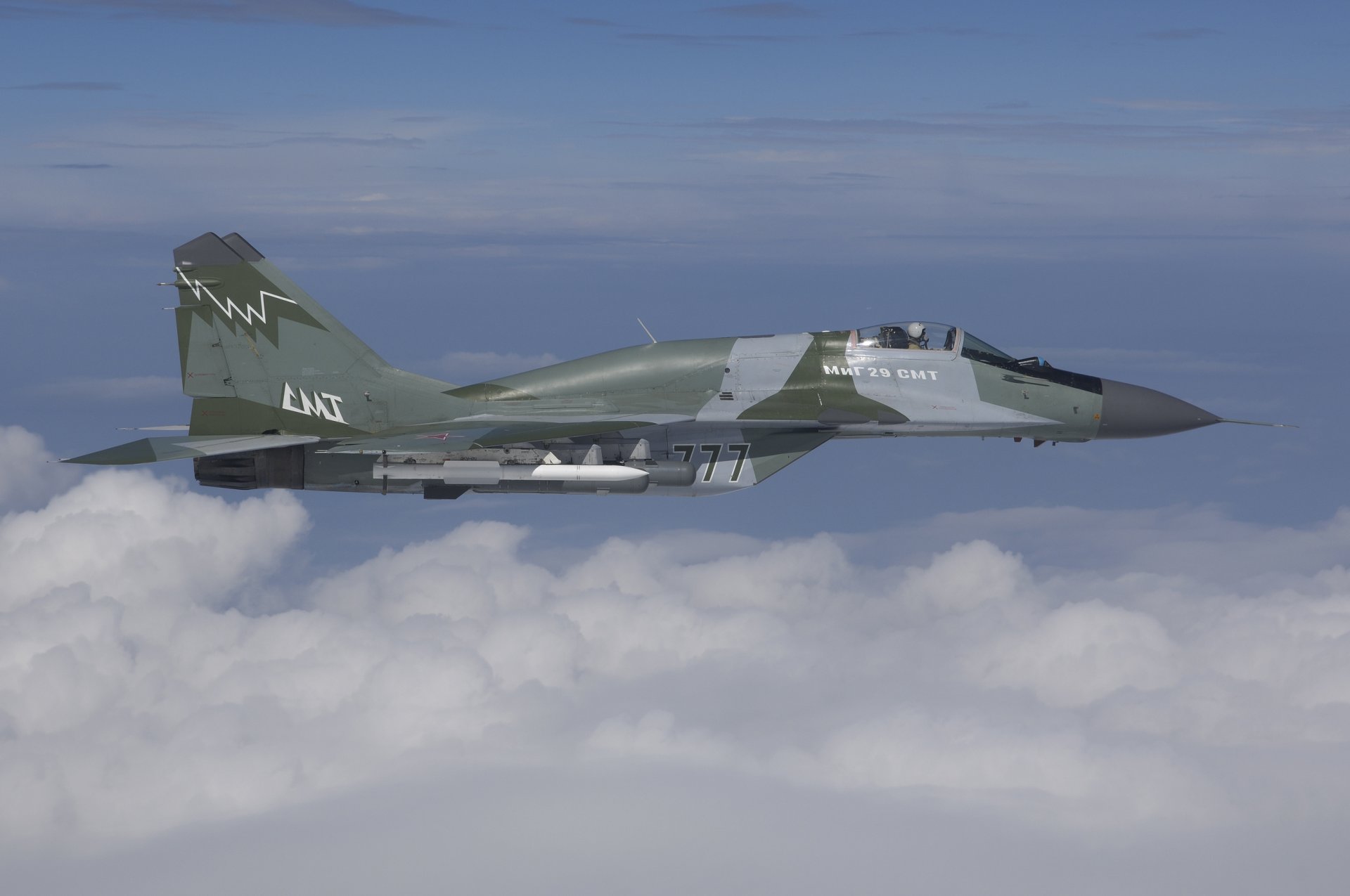 mig-29sмт ввс россии миг-29смт многофункциональный истребитель поколения 4+ полет ракеты облака