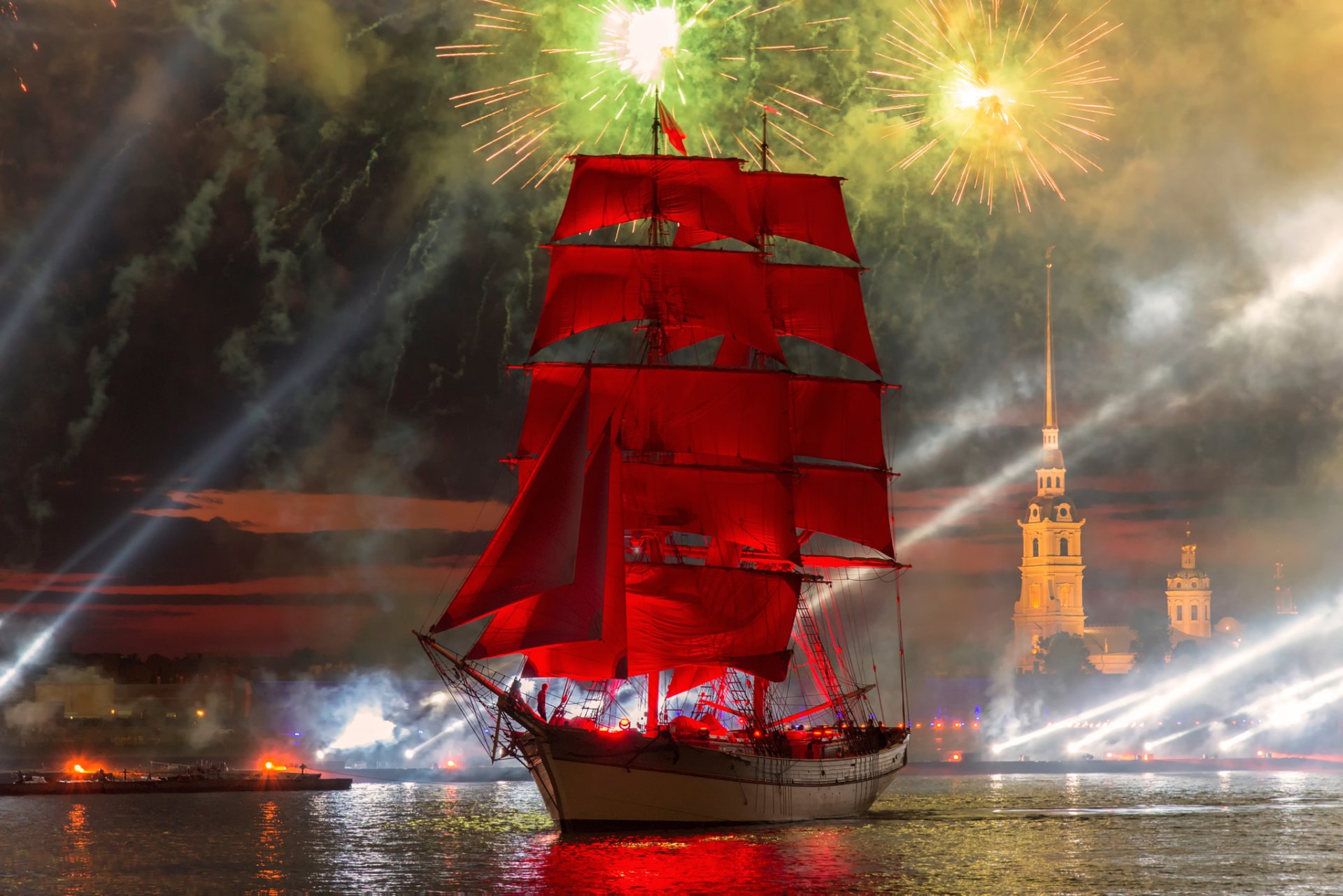 санкт-петербург алые паруса 2015 г. салют закат