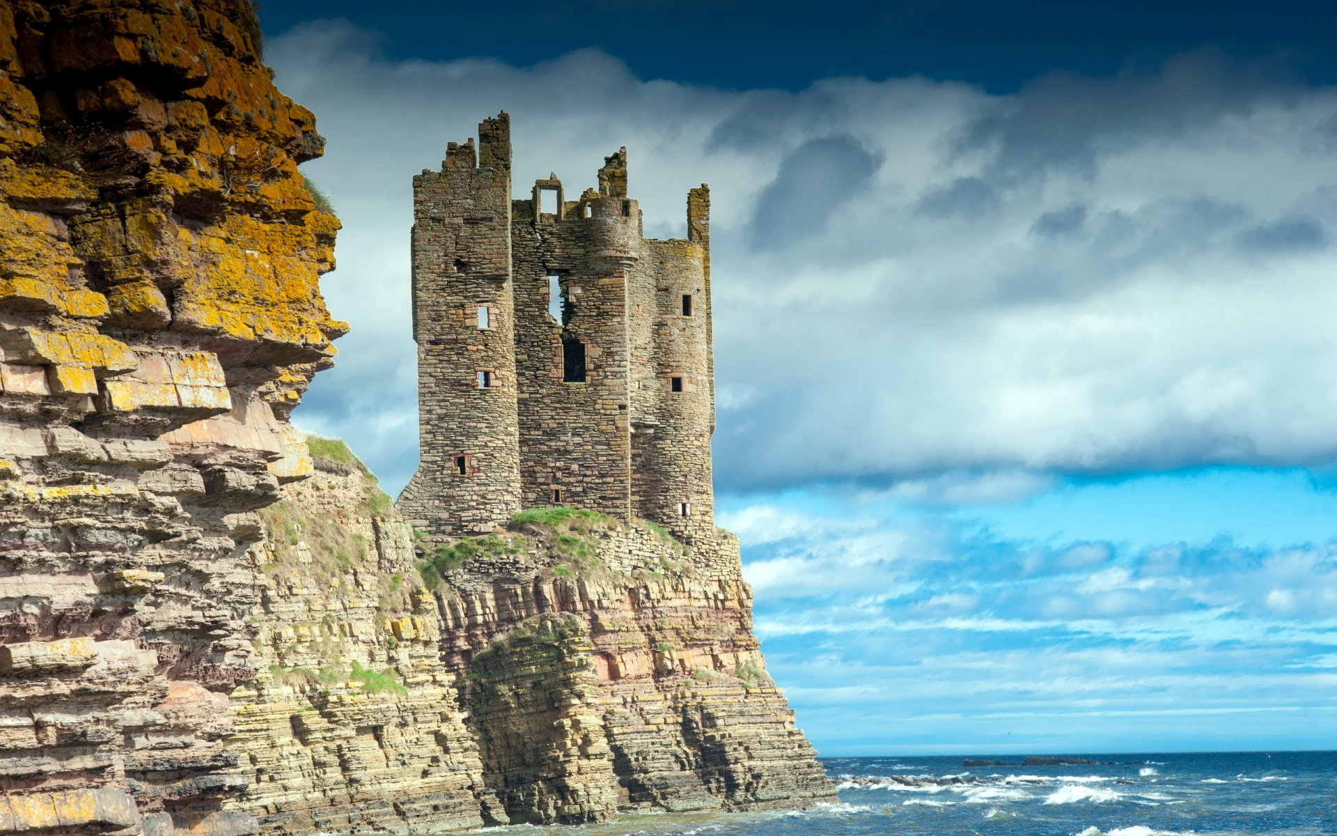 Шотландия скалы и кейш замок Обои на рабочий стол.
