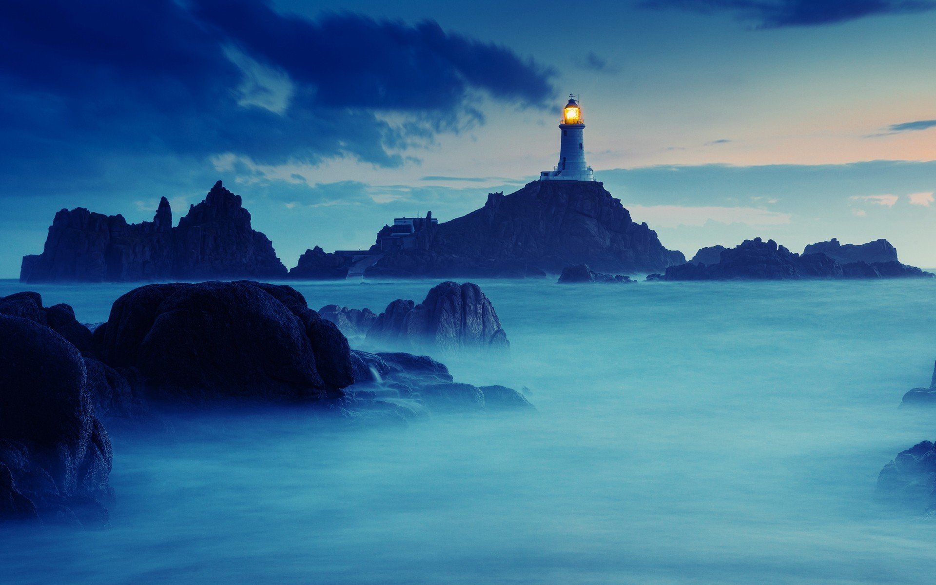 Motion of the Sea, Ploumanach Rocks and Lighthouse, Bretagne, France бесплатно
