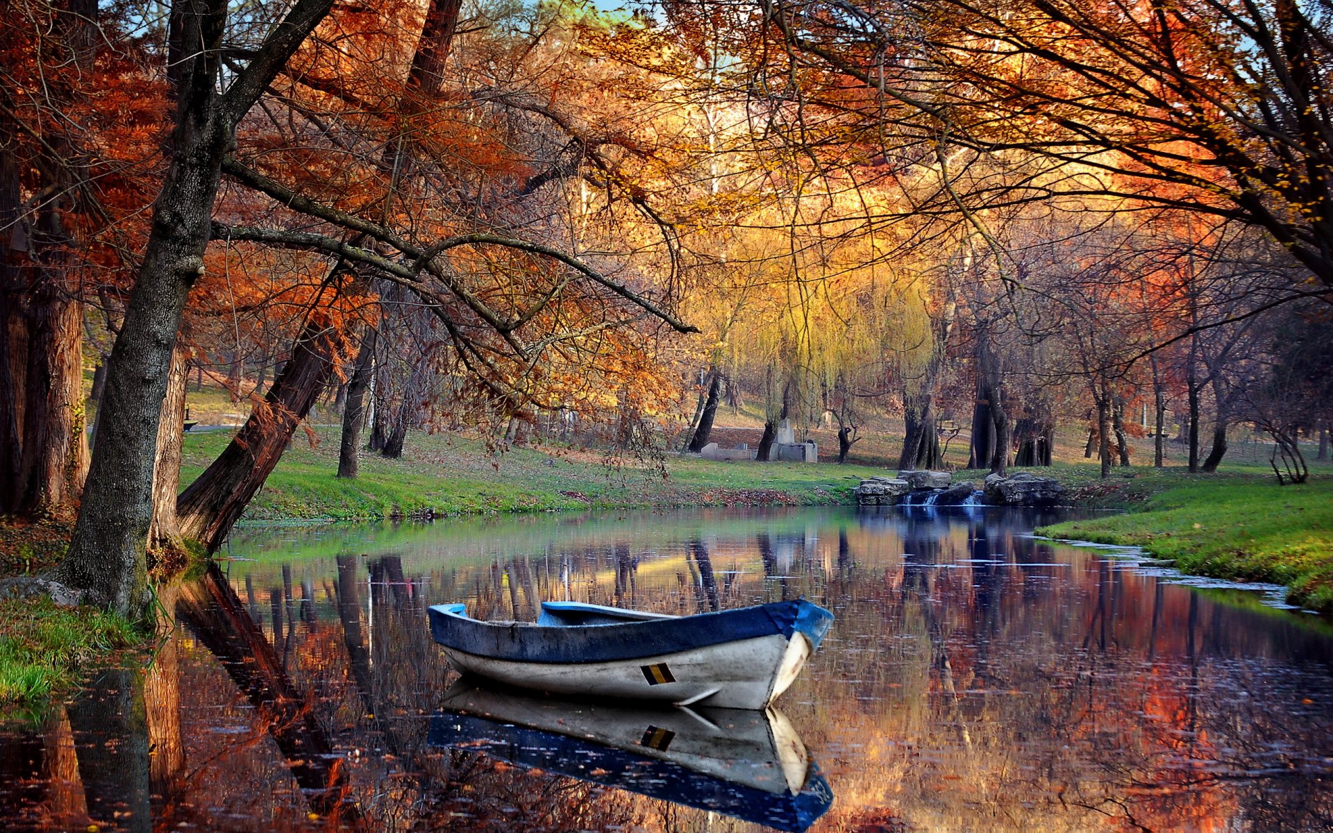 лодка в золотую осень без смс