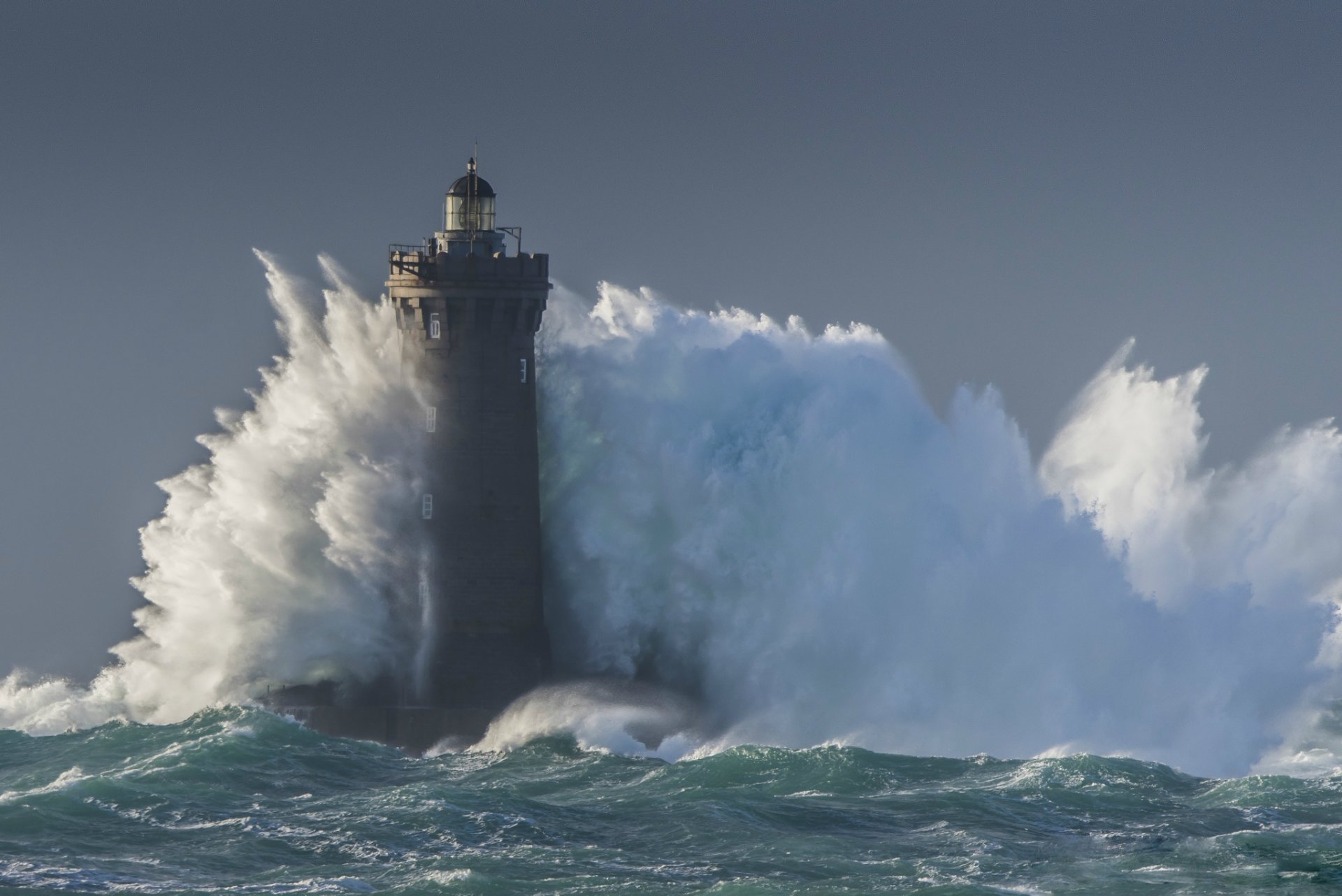 море буря синий маяк волна шторм hd