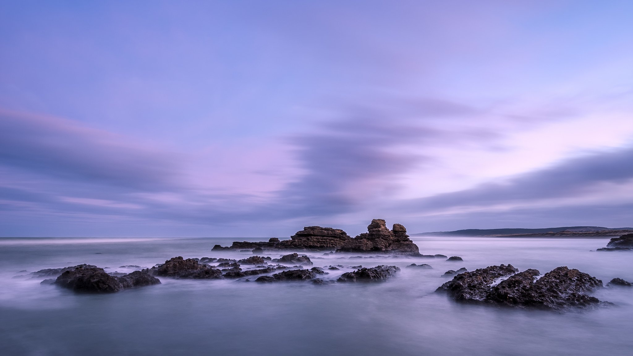 новая зеландия тасманово море берег камни вечер сиреневое небо облака